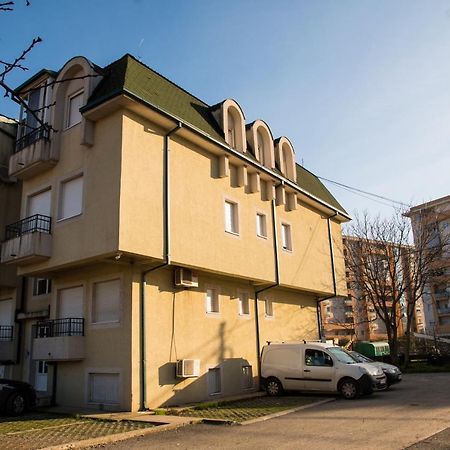 Sunny 412 Apartment Подгорица Екстериор снимка